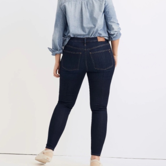 Madewell 9" Mid-Rise Skinny Jeans in Larkspur Wash: TENCEL™ Denim Edition - 25 - Picture 3 of 16